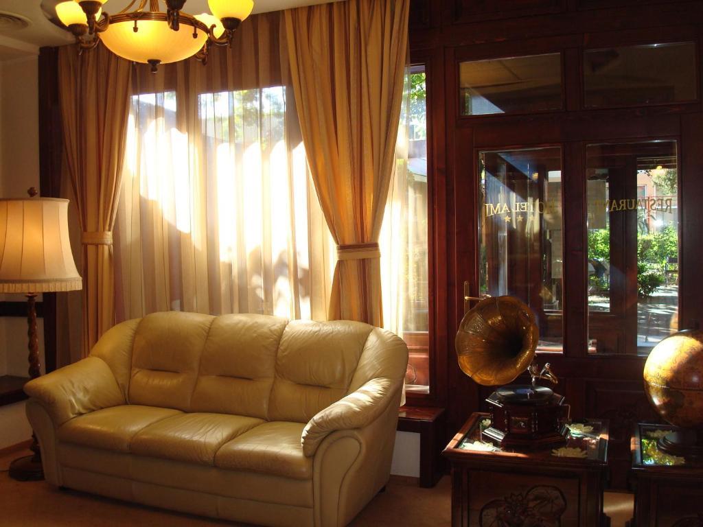 Hotel Ami ไบเลเฟลิกซ์ ภายนอก รูปภาพ